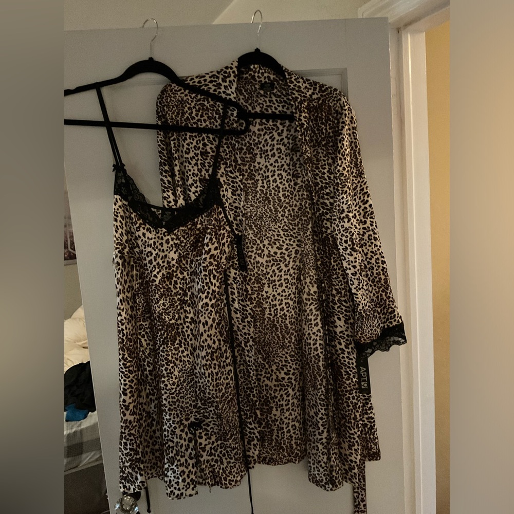 NWT Lingerie Leopard print robe (large) & nightdress (medium) matching set